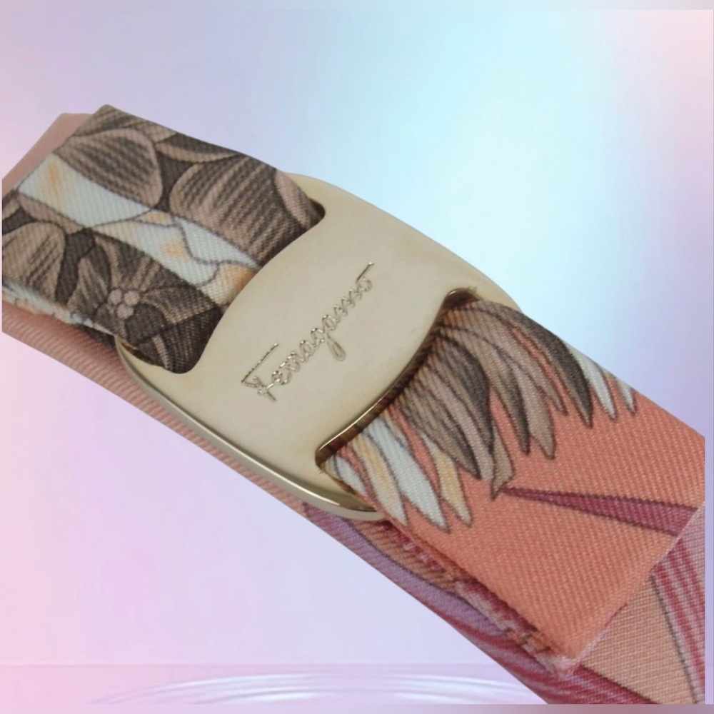 Salvatore Ferragamo Vara Ribbon Hair Clip 😍 - Picture 8 of 9